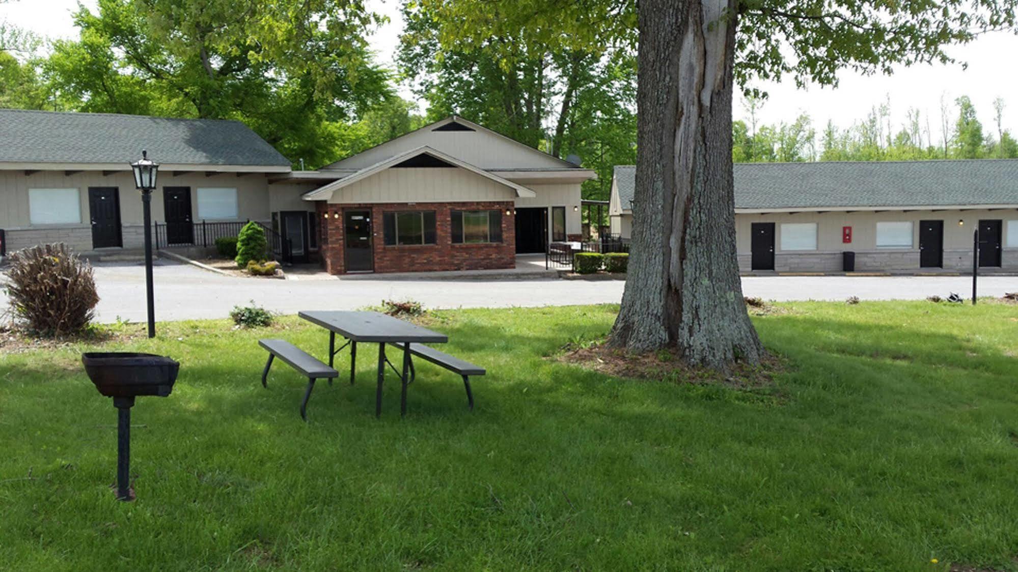 Kentucky Lake Inn Gilbertsville エクステリア 写真